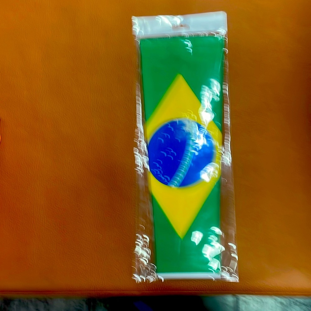 Brazil arm sleeves one size.